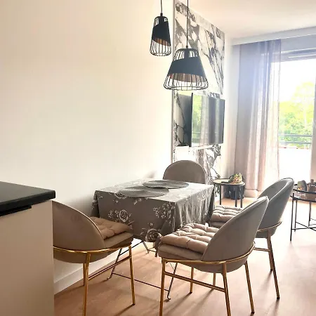 Gold Sleep Nowy Z Jacuzzi Na Wylacznosc Lägenhet